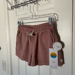 NWT Vuori mauve/nude shorts